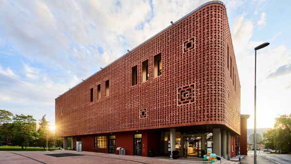 Studentengesellschaft - Eine einzigartige Erweiterung im Bestand .